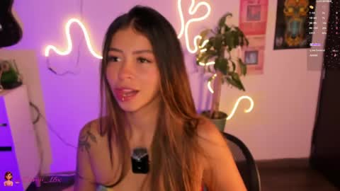 Snapshot of candyxpeach chatting on May 17, 2026, 1:14 am Camilla online show from May 17, 2026, 1:14 am