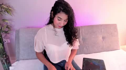 Isabella online show from February 14, 2025, 7:12 pm