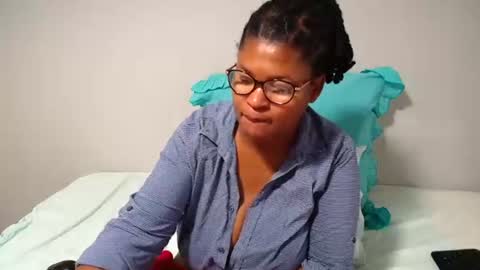 Snapshot of candyyumsaerolaxx chatting on June 17, 2026, 7:00 am candyyumsaerolaxx online show from June 17, 2026, 7:00 am