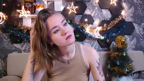 Snapshot of candyyyyrio chatting on December 18, 2024, 2:21 am Mia online show from December 18, 2024, 2:21 am