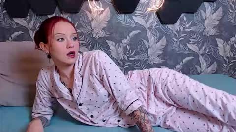 Snapshot of candyyyyrio chatting on October 7, 2025, 3:58 am Mia online show from October 7, 2025, 3:58 am