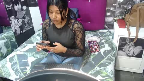 Canela online show from September 20, 2025, 7:37 pm
