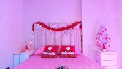 Aura  online show from November 28, 2025, 11:57 am