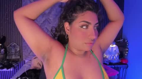 GABRIELA LOPEZ online show from October 9, 2025, 5:05 am
