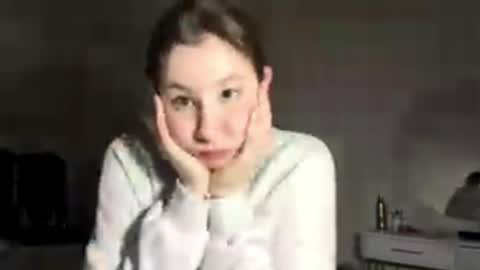 May online show from April 8, 2026, 6:52 pm