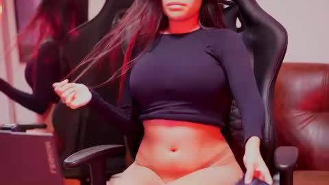 Snapshot of capriciousqueen chatting on June 13, 2026, 4:32 am Miyah online show from June 13, 2026, 4:32 am