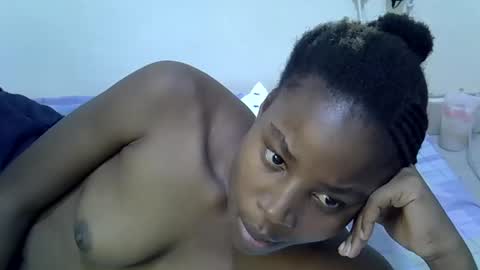 Snapshot of capril_sexy chatting on February 21, 2026, 8:04 am capril_sexy online show from February 21, 2026, 8:04 am