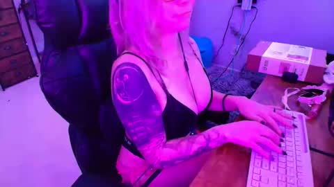 Captain bby online show from June 3, 2026, 2:14 am