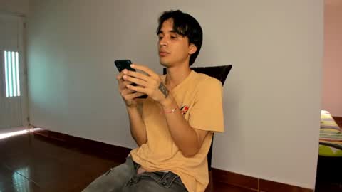 Snapshot of cardrey05 chatting on July 15, 2026, 9:09 pm Carlos and Cristian online show from July 15, 2026, 9:09 pm