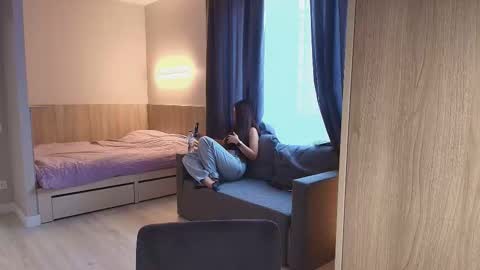 caressyourself online show from November 20, 2025, 8:14 am