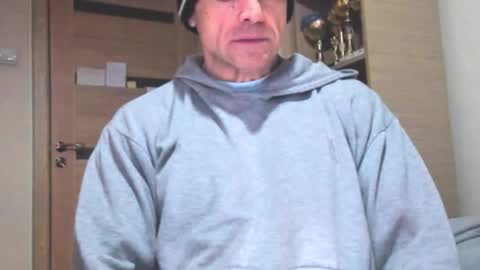 Laz online show from November 18, 2025, 2:21 pm