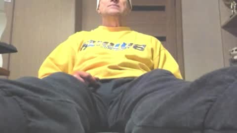 Snapshot of carin_the_body chatting on February 18, 2026, 11:33 pm Laz online show from February 18, 2026, 11:33 pm