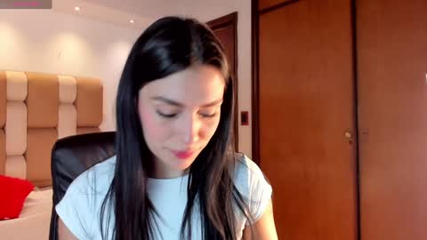 Snapshot of carina_rossi chatting on December 27, 2024, 3:09 am Carina online show from December 27, 2024, 3:09 am