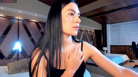 Snapshot of carina_rossi chatting on January 28, 2025, 11:28 am Carina online show from January 28, 2025, 11:28 am