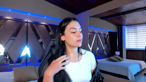 Snapshot of carina_rossi chatting on January 29, 2025, 5:35 pm Carina online show from January 29, 2025, 5:35 pm