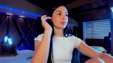 Snapshot of carina_rossi chatting on February 25, 2025, 12:24 pm Carina online show from February 25, 2025, 12:24 pm