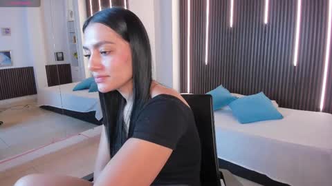 Snapshot of carina_rossi chatting on September 18, 2025, 12:40 pm Carina online show from September 18, 2025, 12:40 pm