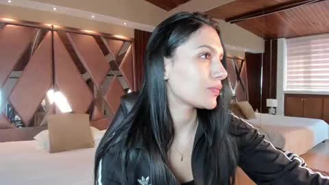 Snapshot of carina_rossi chatting on October 1, 2025, 12:11 pm Carina online show from October 1, 2025, 12:11 pm