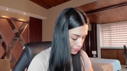 Snapshot of carina_rossi chatting on October 8, 2025, 12:03 pm Carina online show from October 8, 2025, 12:03 pm