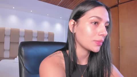 Snapshot of carina_rossi chatting on October 9, 2025, 12:25 pm Carina online show from October 9, 2025, 12:25 pm