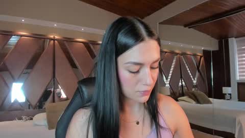 Snapshot of carina_rossi chatting on October 10, 2025, 12:48 pm Carina online show from October 10, 2025, 12:48 pm