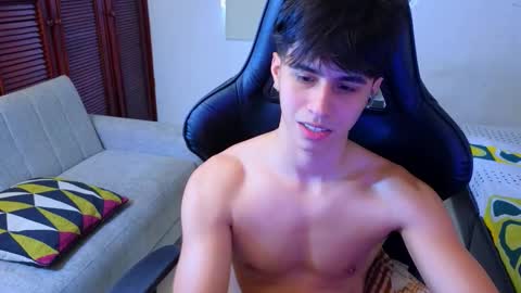 carl_dixon online show from November 12, 2025, 4:40 pm