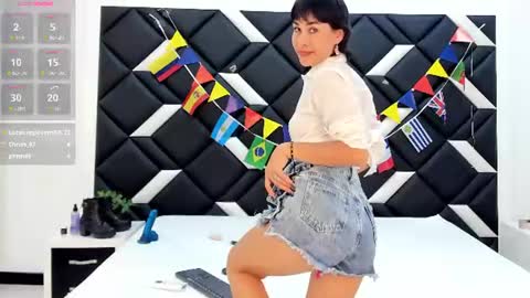 Carla Linares online show from June 18, 2026, 10:36 pm