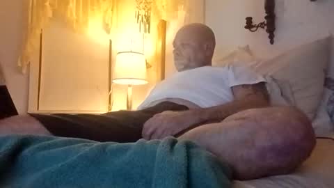 carldhammers online show from December 17, 2025, 9:04 am