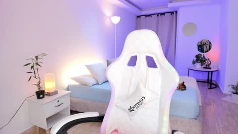 Snapshot of carleewinter chatting on February 10, 2026, 1:43 am Alejandra online show from February 10, 2026, 1:43 am