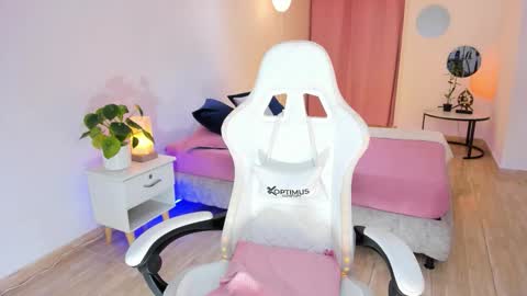 Snapshot of carleewinter chatting on February 27, 2026, 1:16 am Alejandra online show from February 27, 2026, 1:16 am