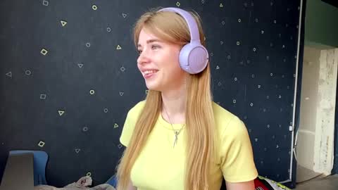 Kaayy  Its my first day here  online show from April 2, 2026, 7:39 am