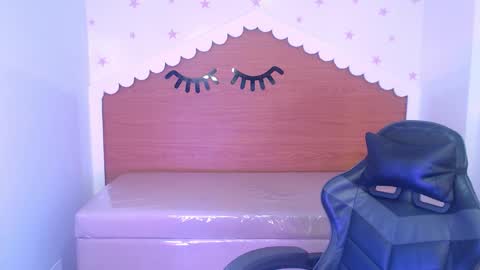 CARLYE   online show from December 5, 2025, 3:26 am