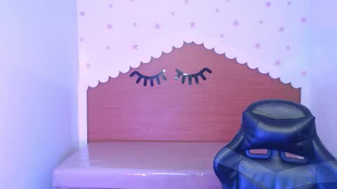 Snapshot of carlie_mayer chatting on December 17, 2025, 3:12 am CARLYE online show from December 17, 2025, 3:12 am