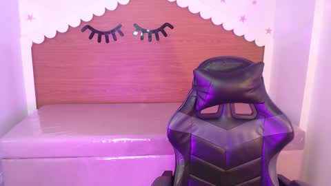 Snapshot of carlie_mayer chatting on December 23, 2025, 3:26 am CARLYE online show from December 23, 2025, 3:26 am