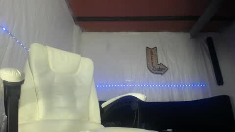 Snapshot of carlo_yates27 chatting on June 7, 2026, 10:57 pm carlo yates thx for help me to reach 100 thumps up online show from June 7, 2026, 10:57 pm
