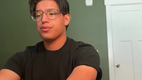 Snapshot of carlosjosecb1 chatting on November 18, 2025, 4:44 pm carlos online show from November 18, 2025, 4:44 pm