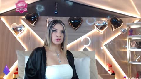 Carla Carla  I am sensual goddes and i was born for loveworshipping and enjoyment. online show from September 30, 2025, 10:15 pm