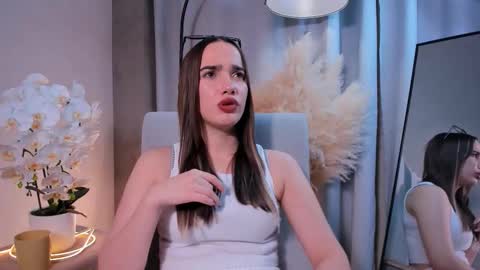 Leila online show from November 20, 2025, 4:29 pm