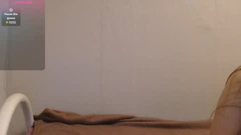 Mia online show from October 18, 2025, 3:02 pm
