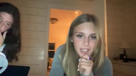 Carly Bora online show from November 11, 2025, 2:22 am