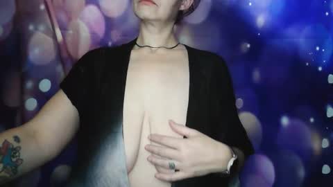 Carly Smiles online show from November 14, 2025, 10:58 am