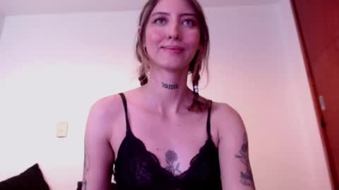 carmennrusso online show from February 15, 2025, 2:37 am