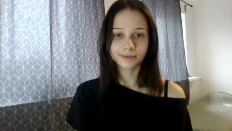 CarmenxAmore online show from December 18, 2025, 10:32 am