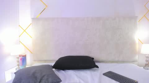 caro_giraldo_ online show from November 25, 2025, 8:09 pm