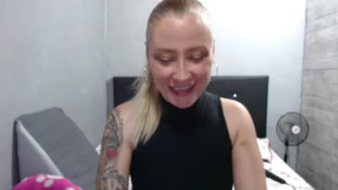 Caro milf  online show from July 29, 2026, 5:44 pm