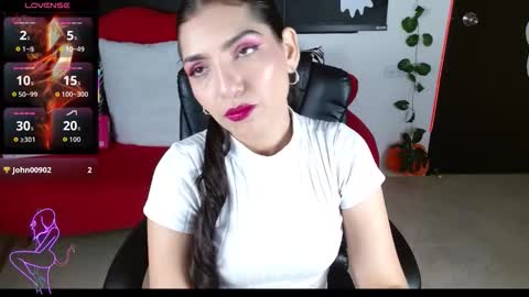 Snapshot of carolaine69_ chatting on October 7, 2025, 1:41 pm Caroline online show from October 7, 2025, 1:41 pm