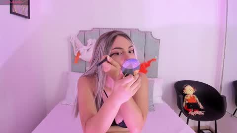 Carolain online show from November 2, 2025, 4:09 pm