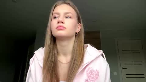 Snapshot of carolecronan chatting on December 19, 2025, 10:33 am Lisa online show from December 19, 2025, 10:33 am