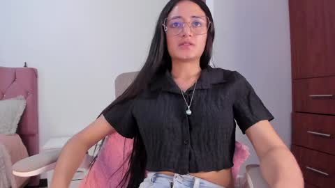 Snapshot of caroliine__ chatting on December 5, 2024, 5:06 pm Caroline online show from December 5, 2024, 5:06 pm