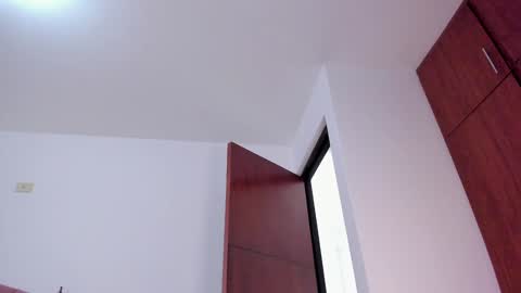 Snapshot of caroliine__ chatting on December 9, 2024, 7:18 pm Caroline online show from December 9, 2024, 7:18 pm